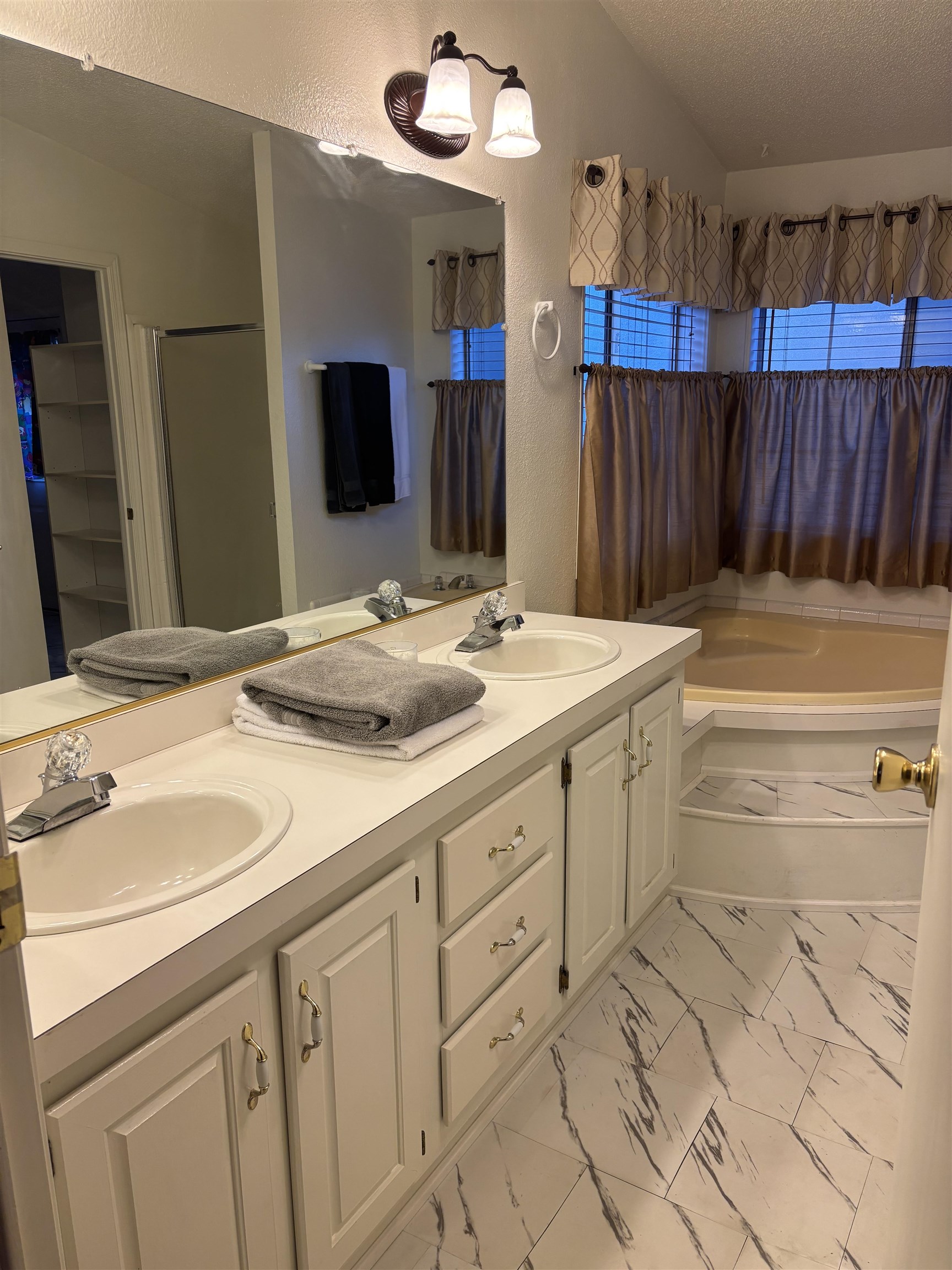 10100 Pioneer Trail Unit: 42
