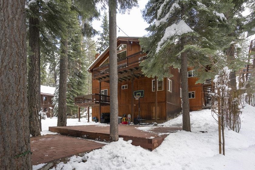 10694 Laurelwood Drive