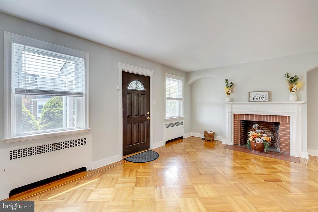 511 W 35th St