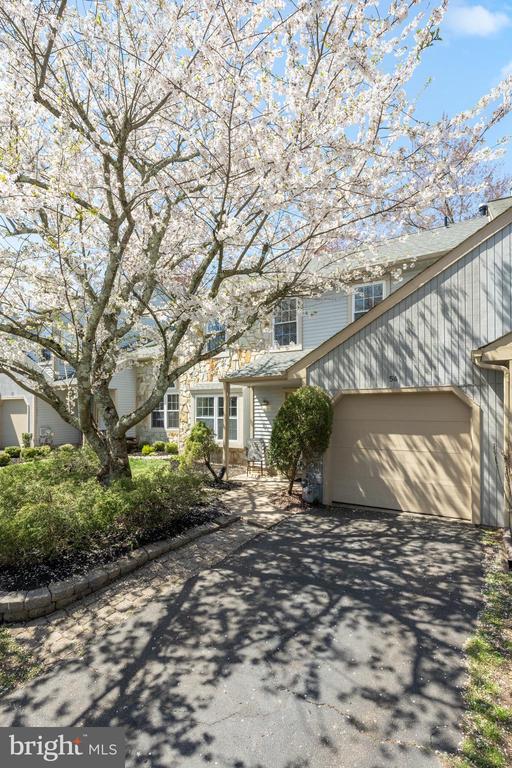 54 LAUREL CIRCLE