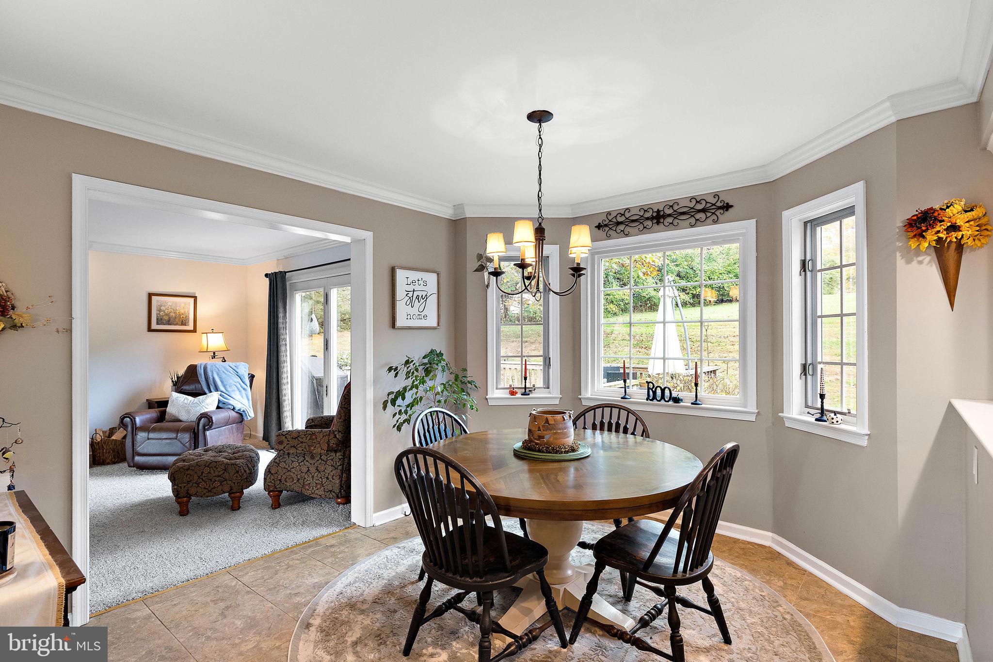 25 W Hunter Creek LANE