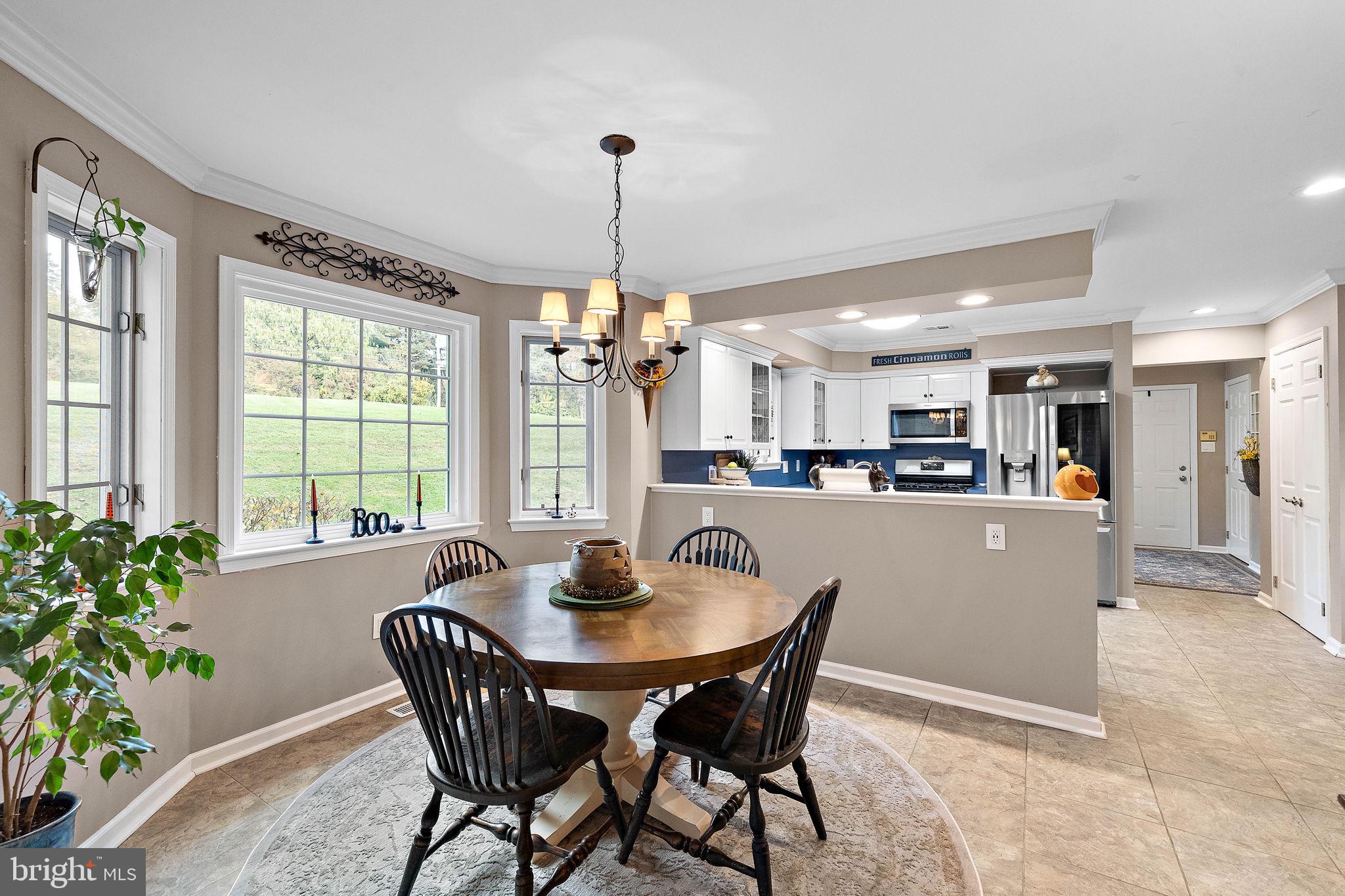 25 W Hunter Creek LANE