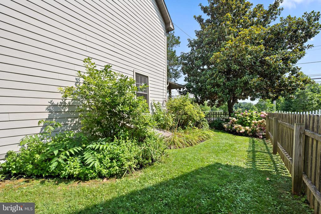 1735 W Doe Run Rd