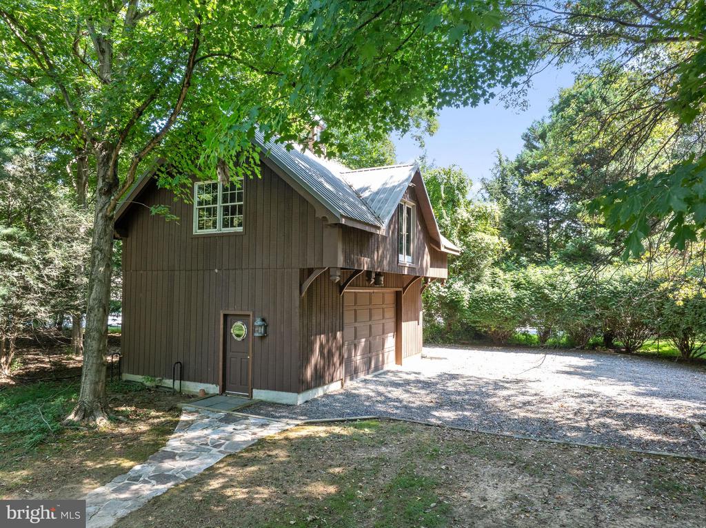 1187 Hampshire Pl