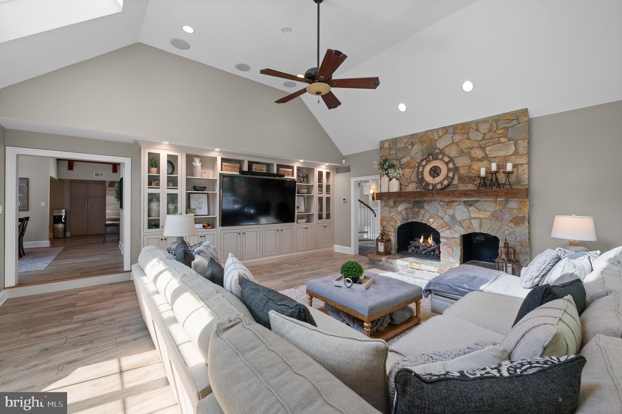 46 Wyndemere Lake Dr