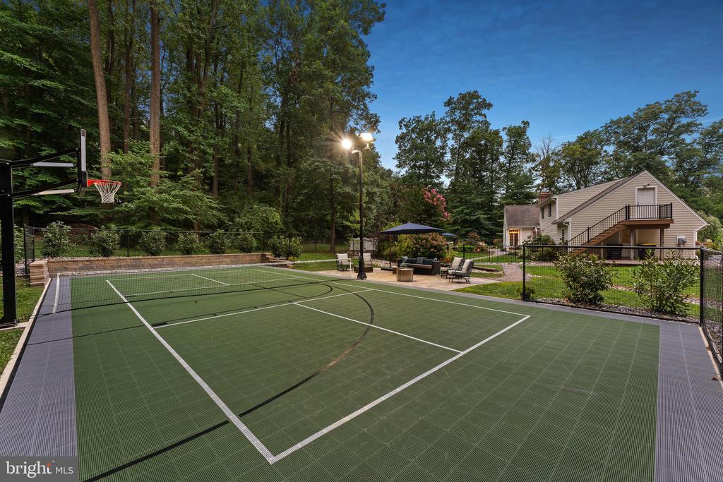 46 Wyndemere Lake Dr