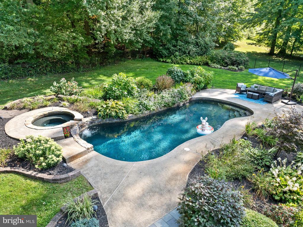 46 Wyndemere Lake Dr