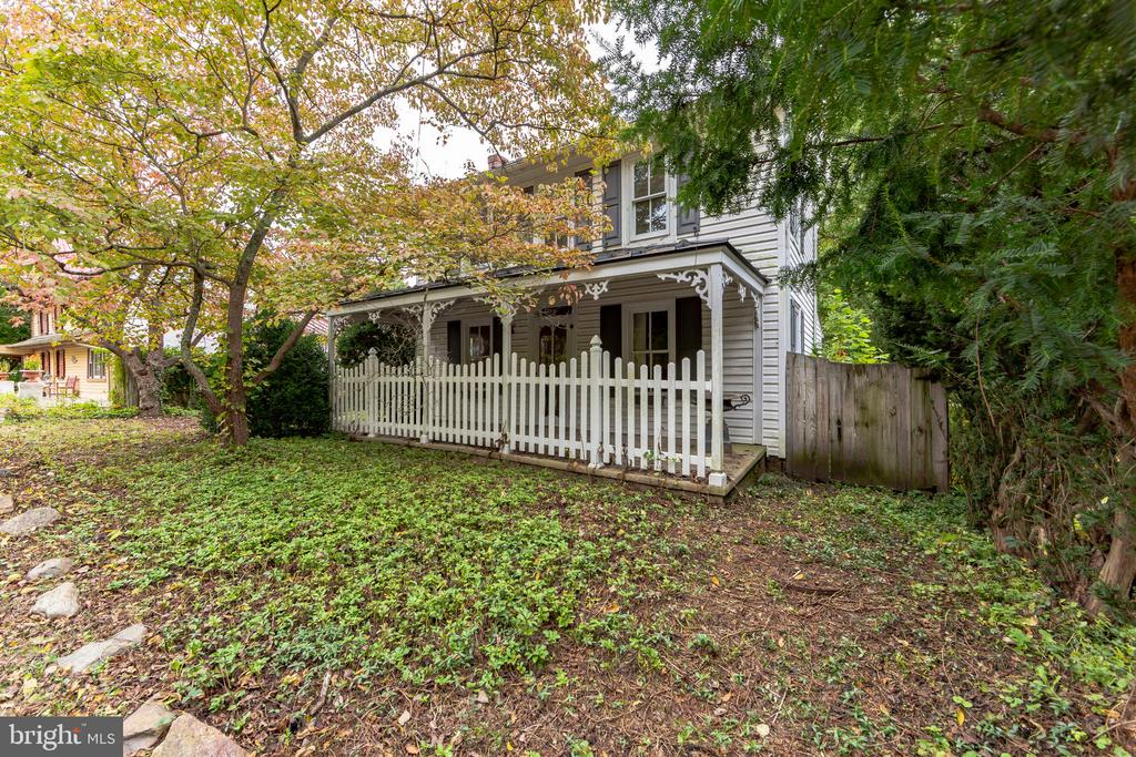 1738 Art School Rd