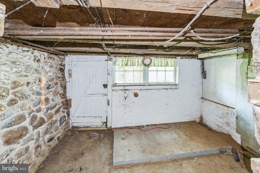 1738 Art School Rd