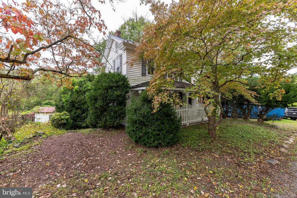 1738 Art School Rd