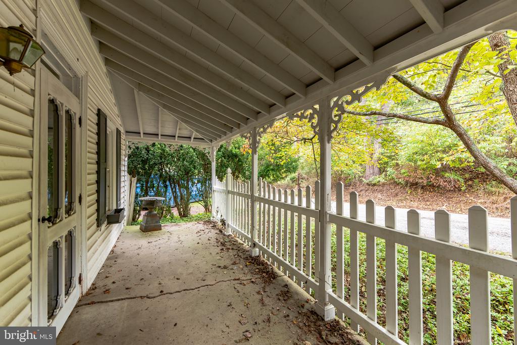 1738 Art School Rd