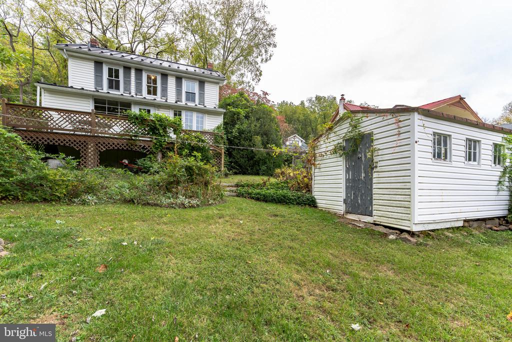 1738 Art School Rd
