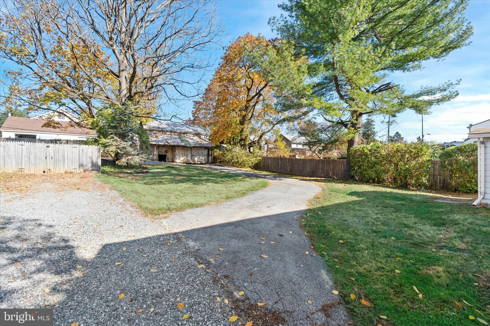 1733 W Doe Run Rd