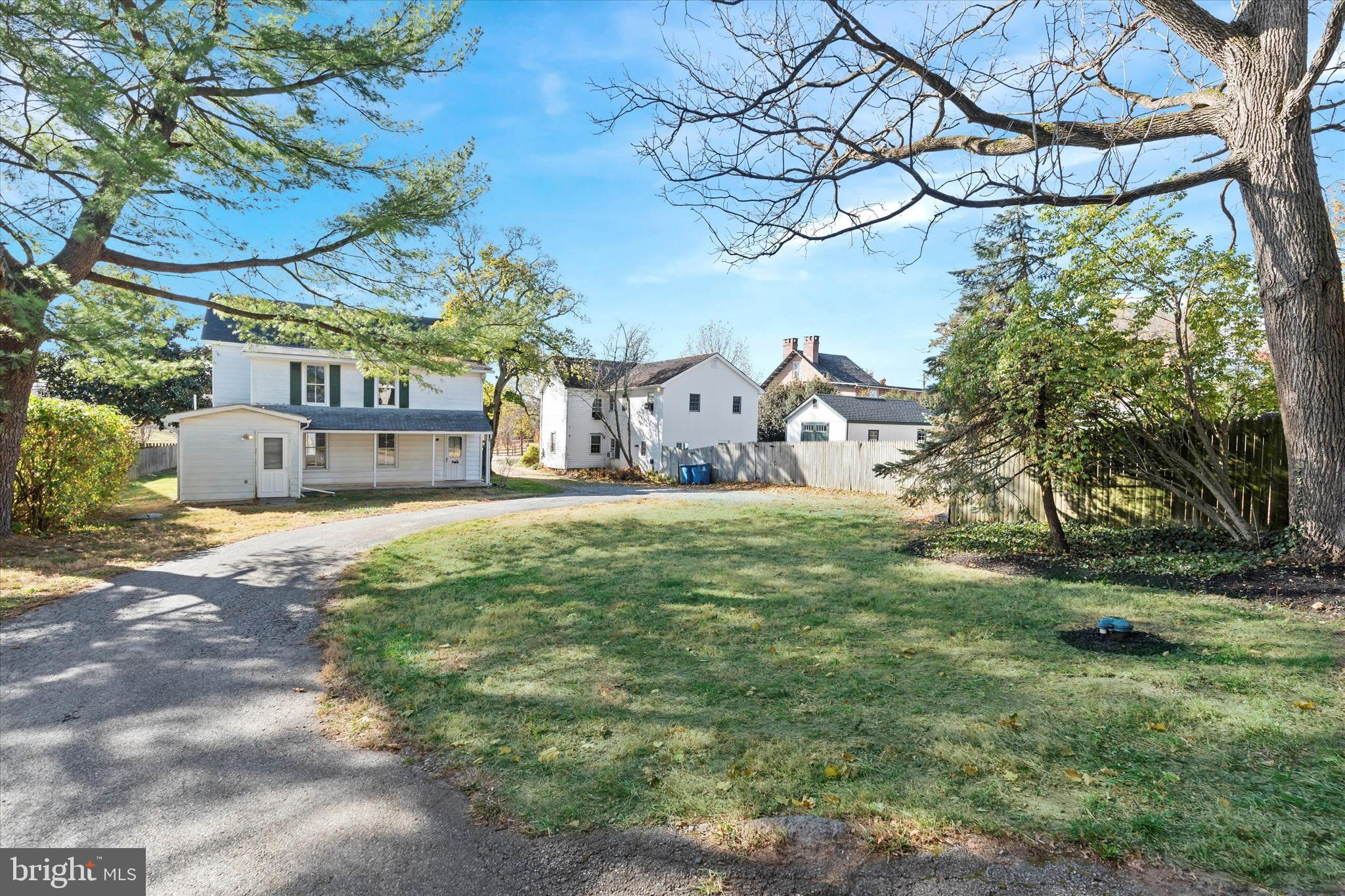 1733 W Doe Run Rd
