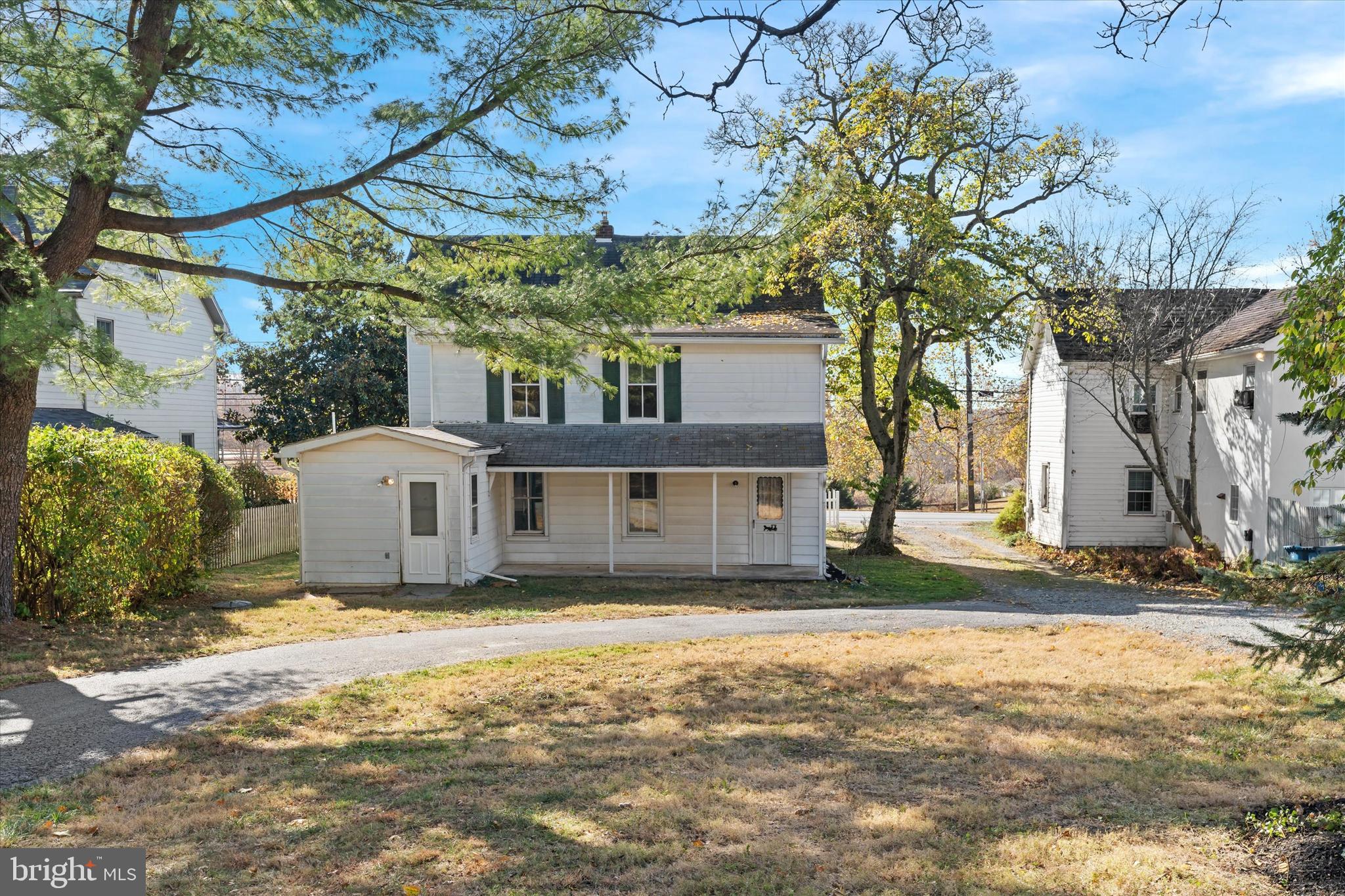 1733 W Doe Run Rd
