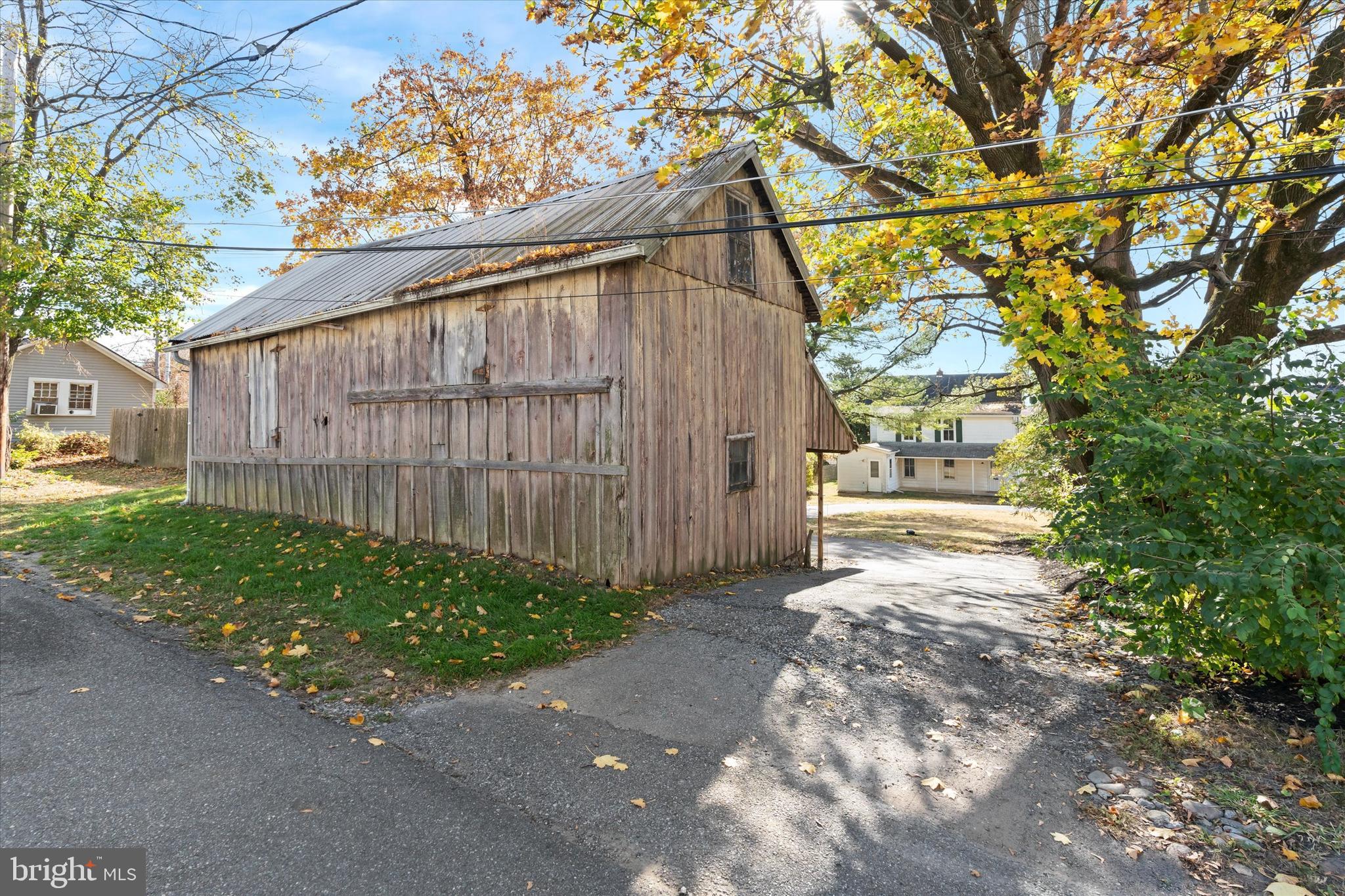 1733 W Doe Run Rd