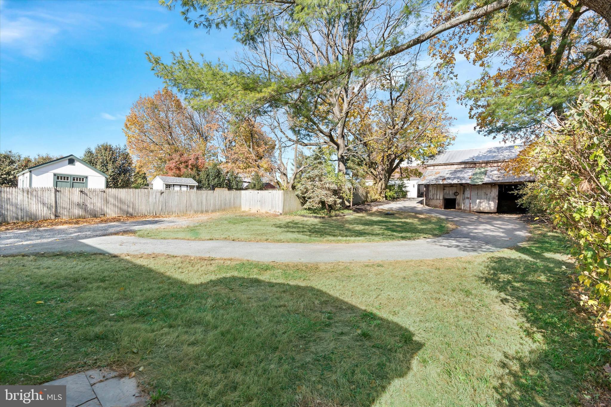 1733 W Doe Run Rd