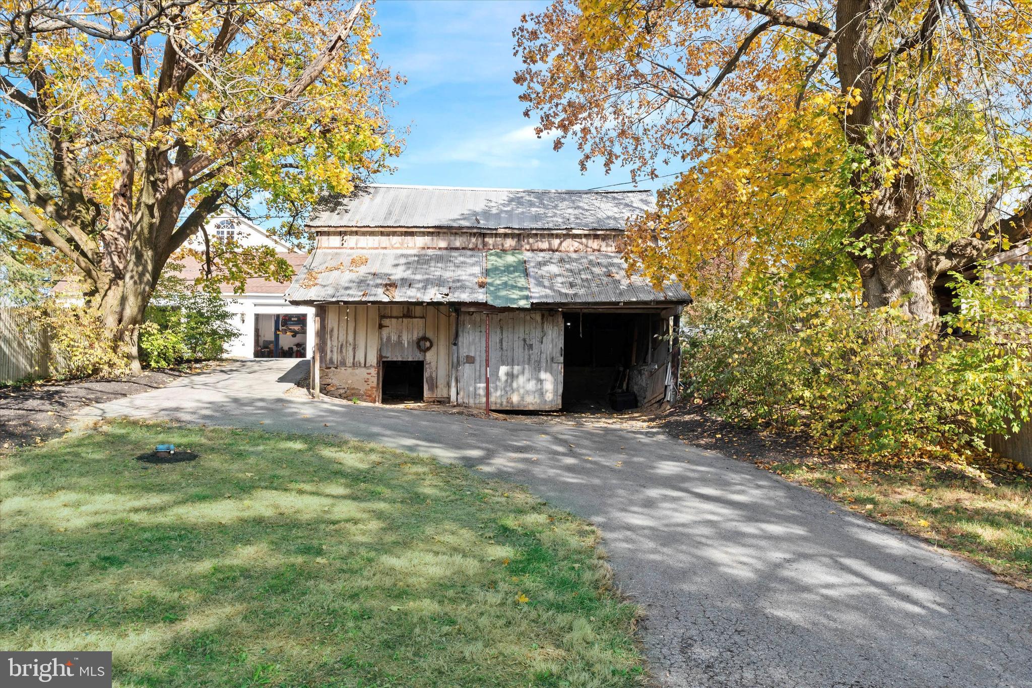 1733 W Doe Run Rd