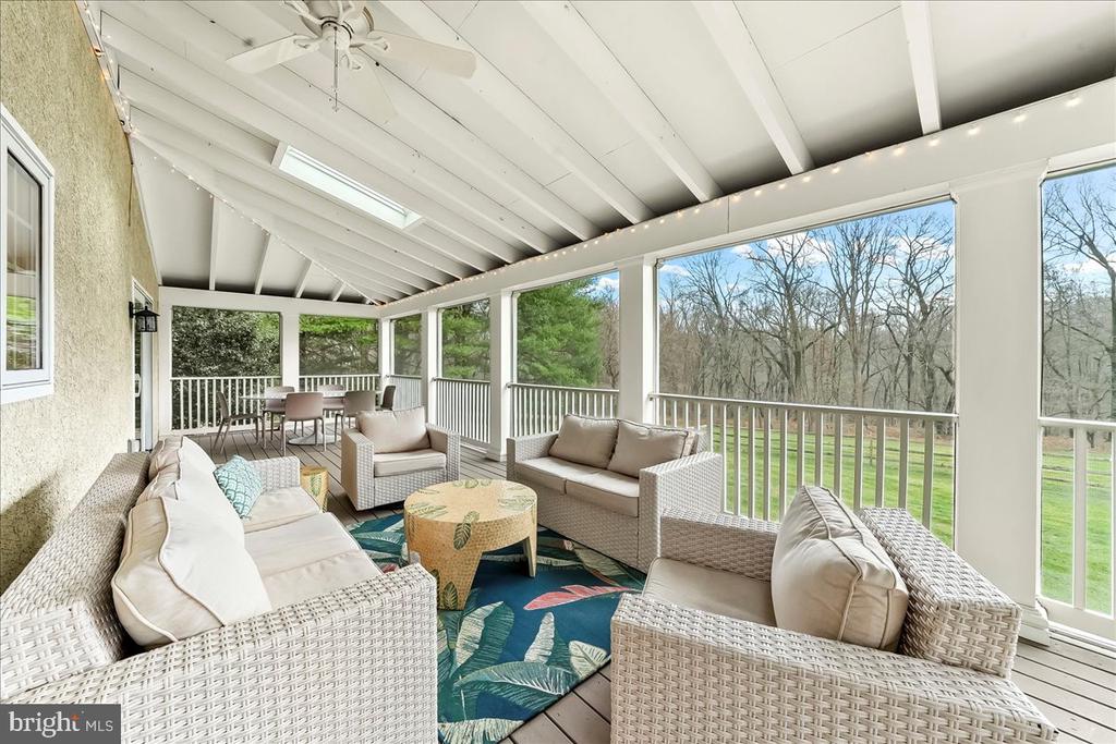 904 ROUNDELAY LANE