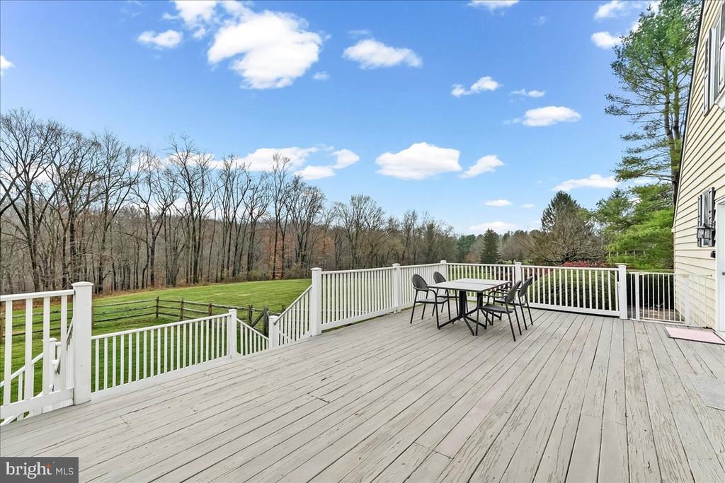 904 ROUNDELAY LANE