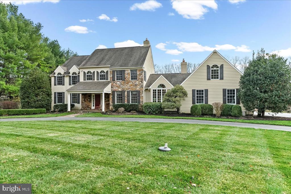 904 ROUNDELAY LANE