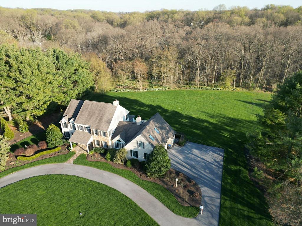 904 ROUNDELAY LANE