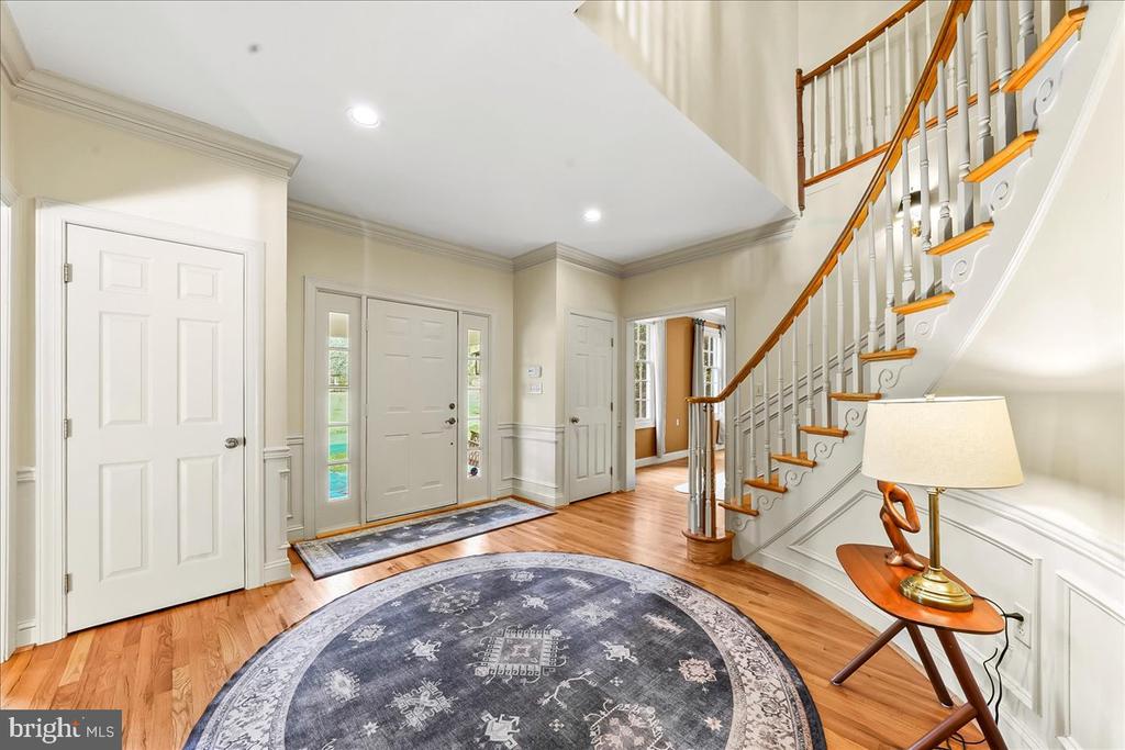 904 ROUNDELAY LANE