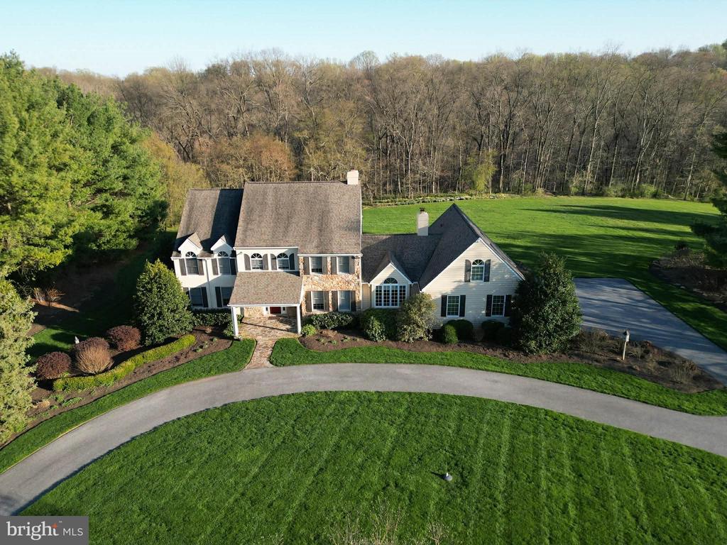 904 ROUNDELAY LANE