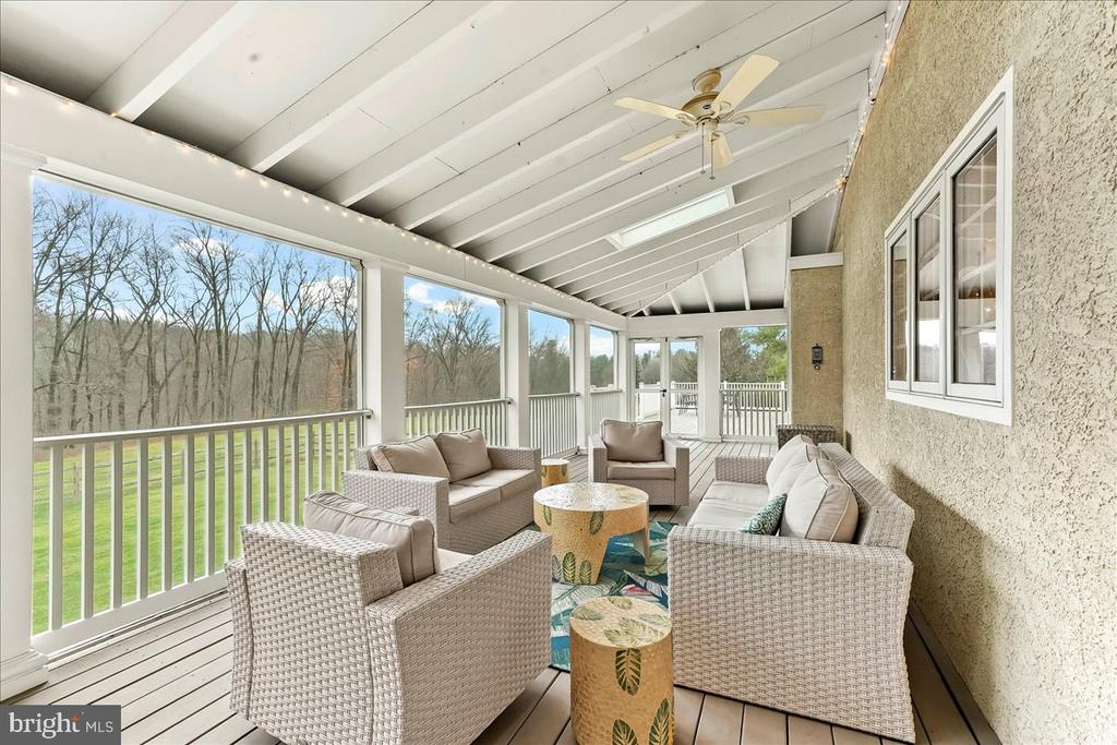 904 ROUNDELAY LANE