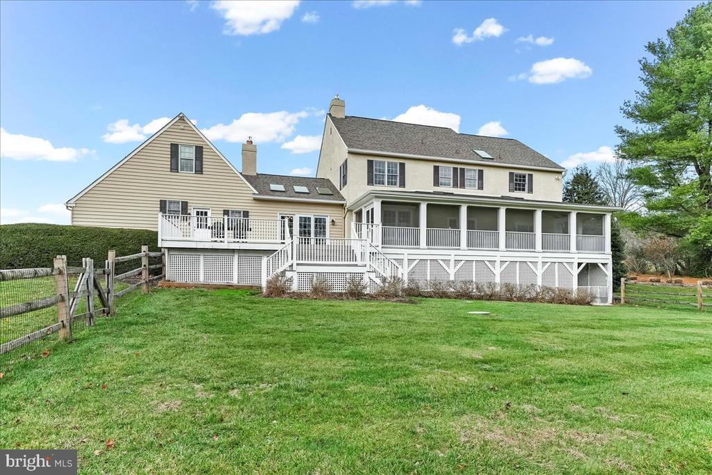 904 ROUNDELAY LANE