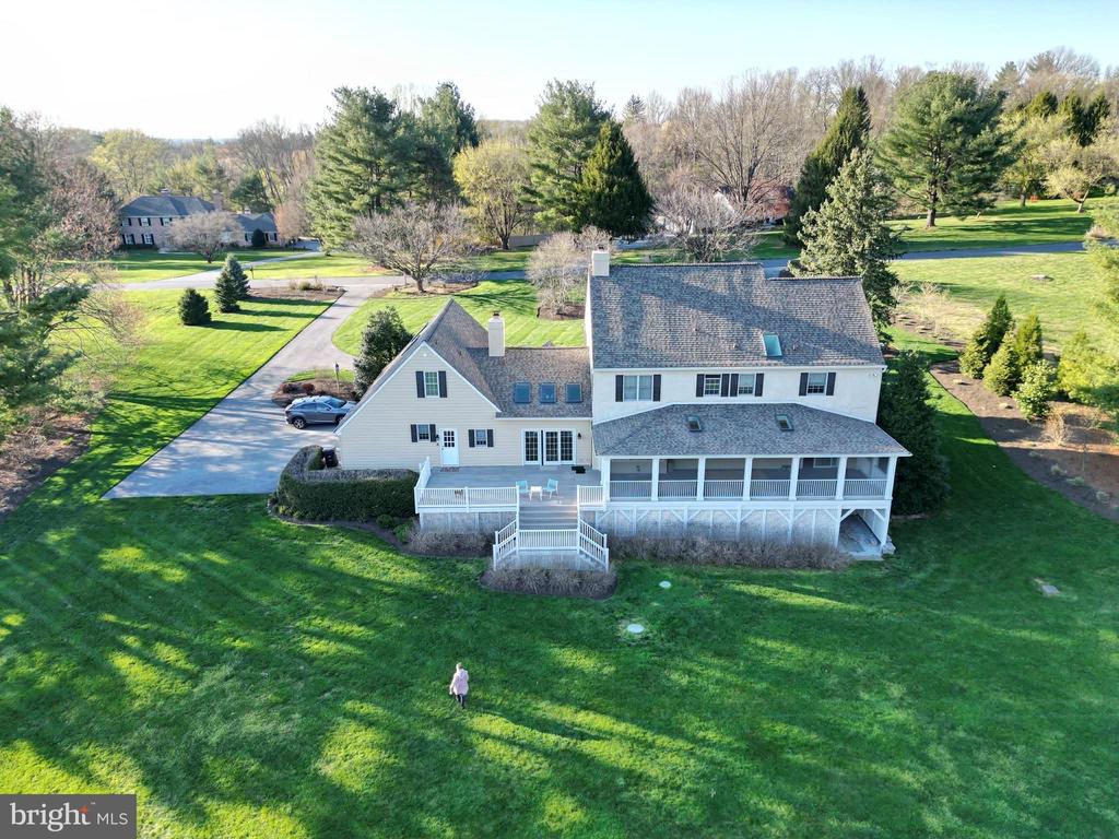 904 ROUNDELAY LANE