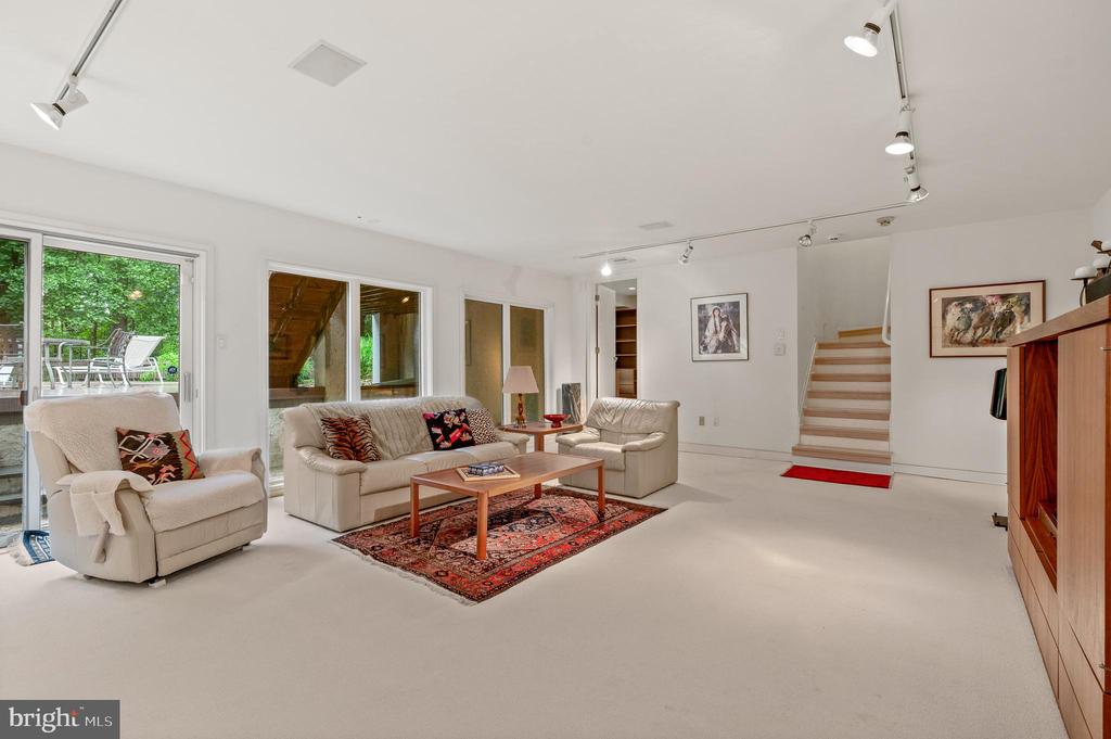 6 HUNT CLUB LANE