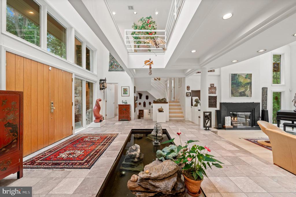 6 HUNT CLUB LANE