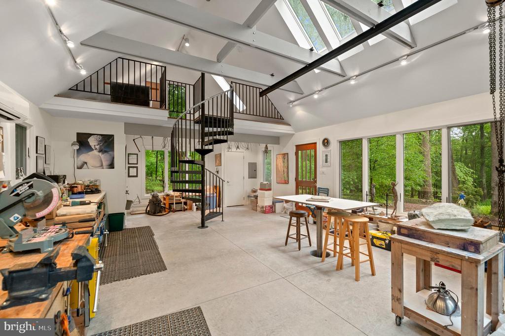6 HUNT CLUB LANE