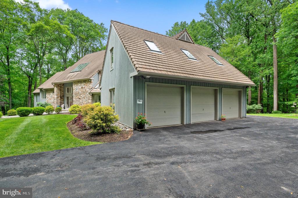 6 HUNT CLUB LANE