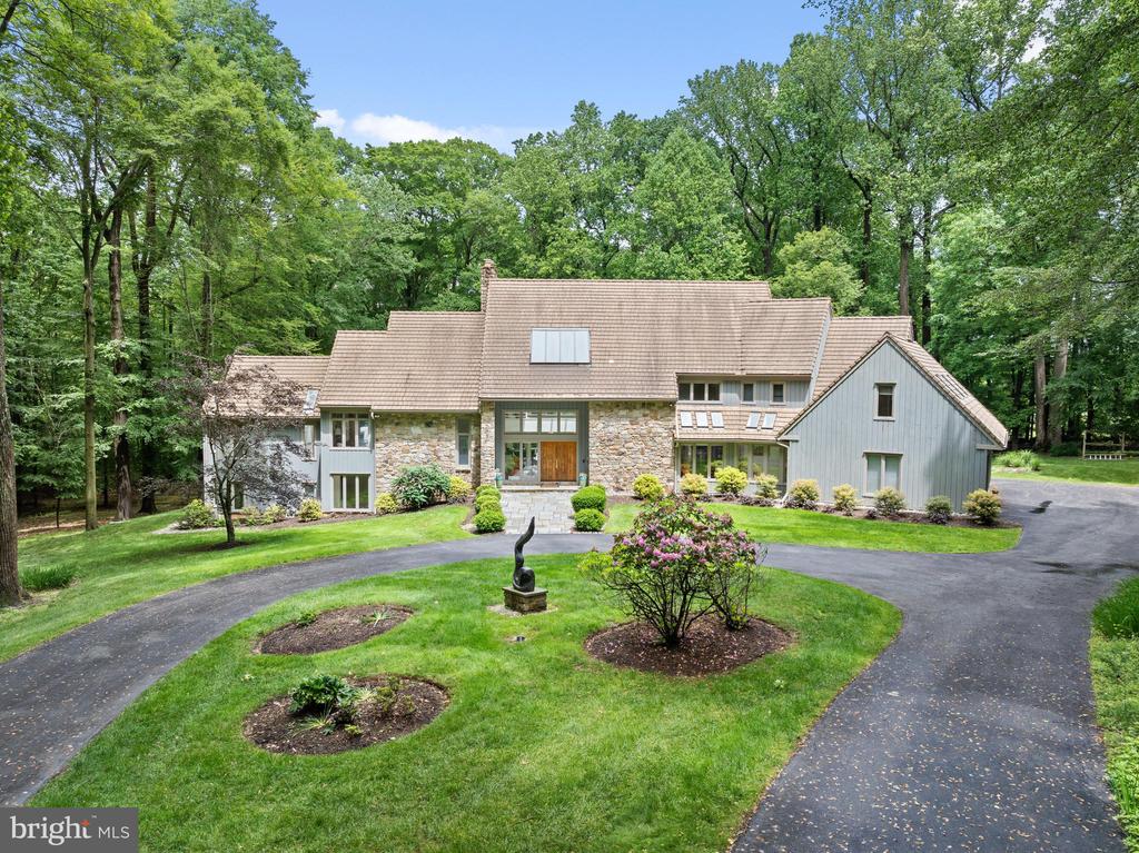 6 HUNT CLUB LANE