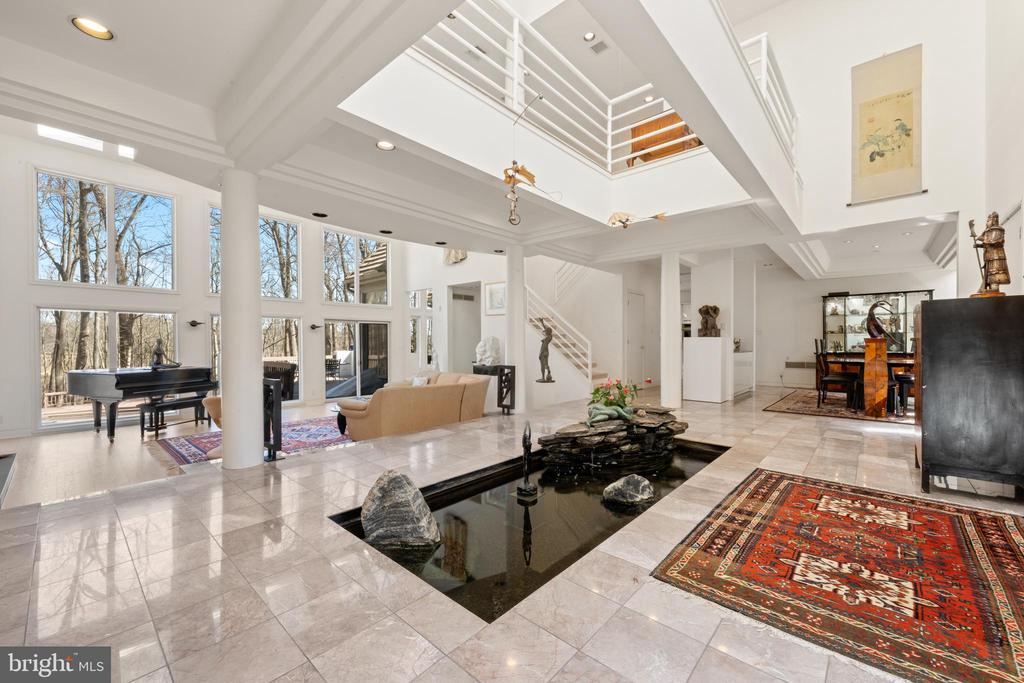 6 HUNT CLUB LANE