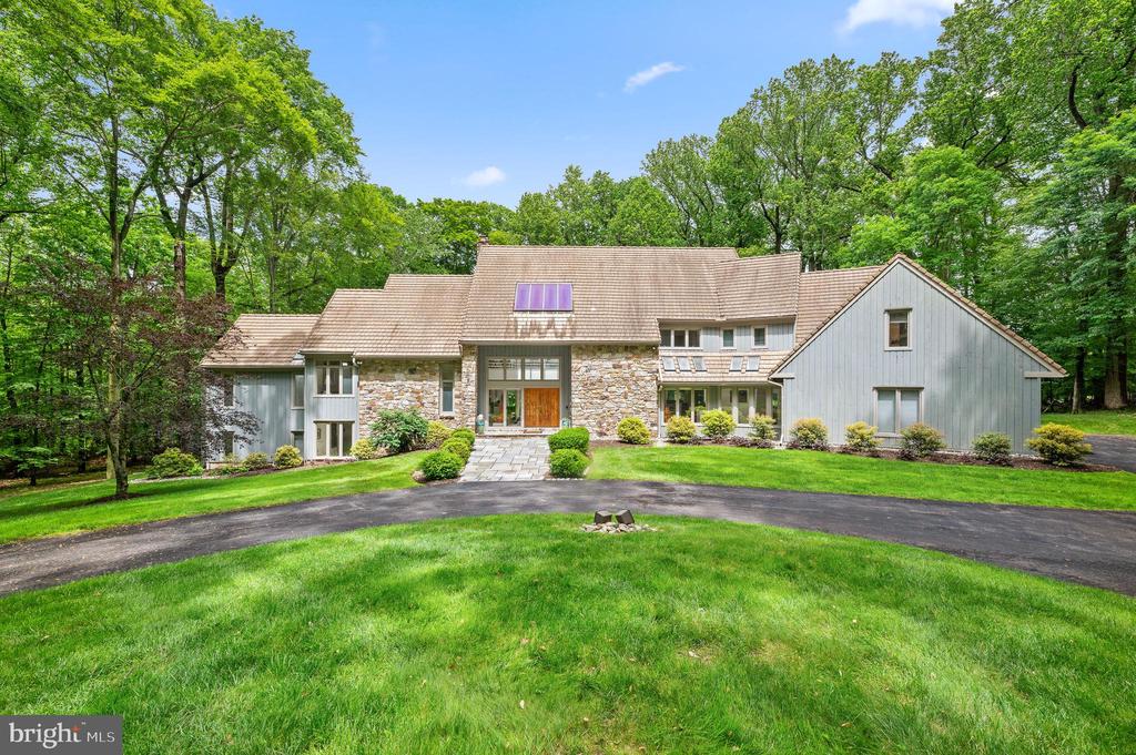 6 HUNT CLUB LANE