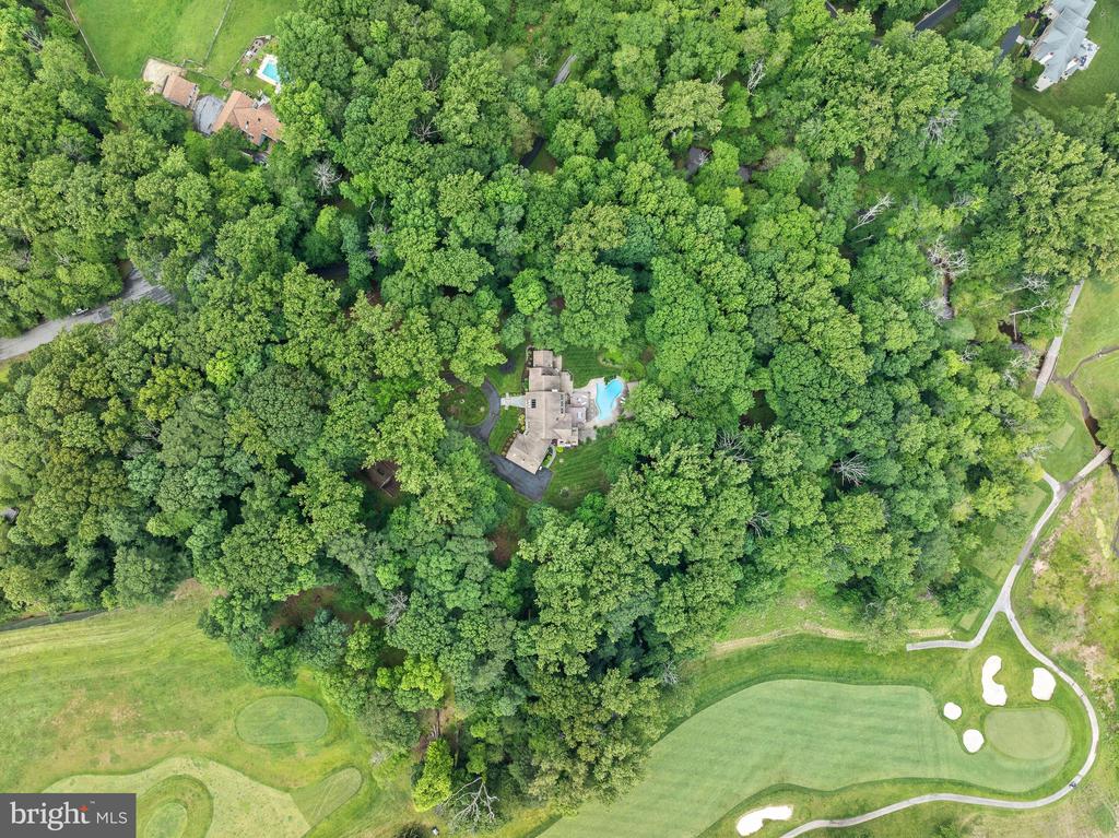 6 HUNT CLUB LANE