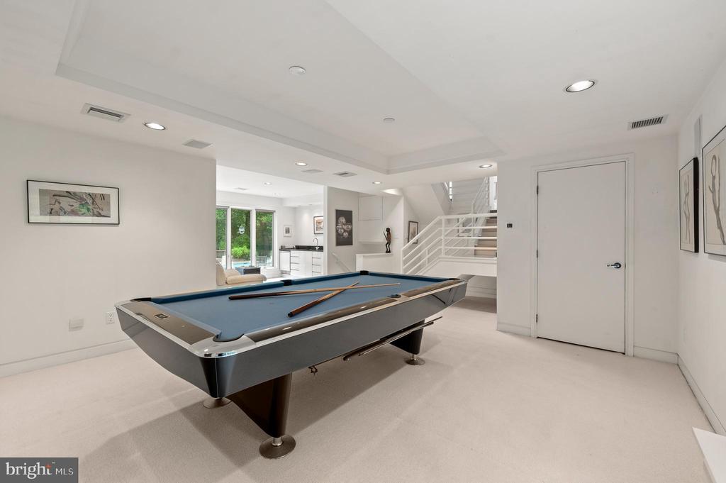 6 HUNT CLUB LANE
