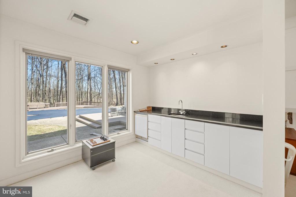 6 HUNT CLUB LANE