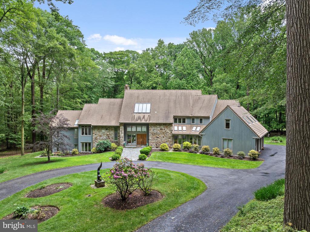 6 HUNT CLUB LANE