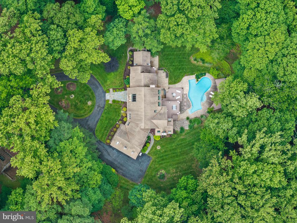 6 HUNT CLUB LANE