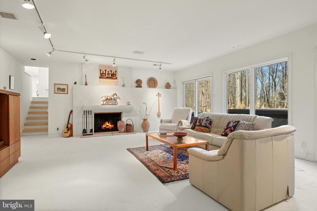 6 HUNT CLUB LANE