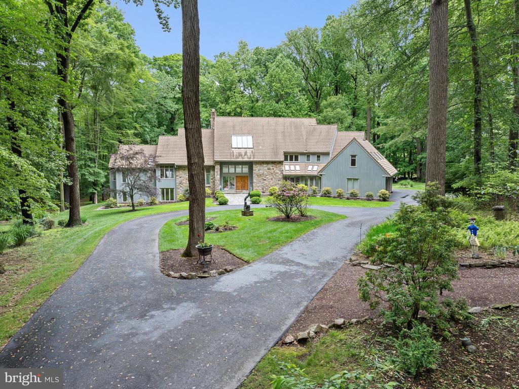 6 HUNT CLUB LANE