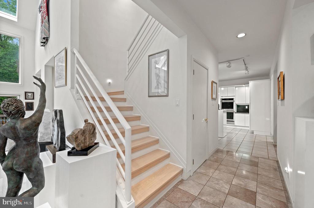 6 HUNT CLUB LANE