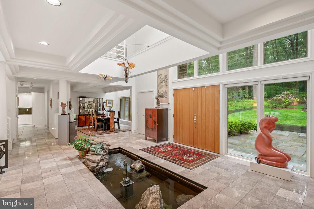 6 HUNT CLUB LANE