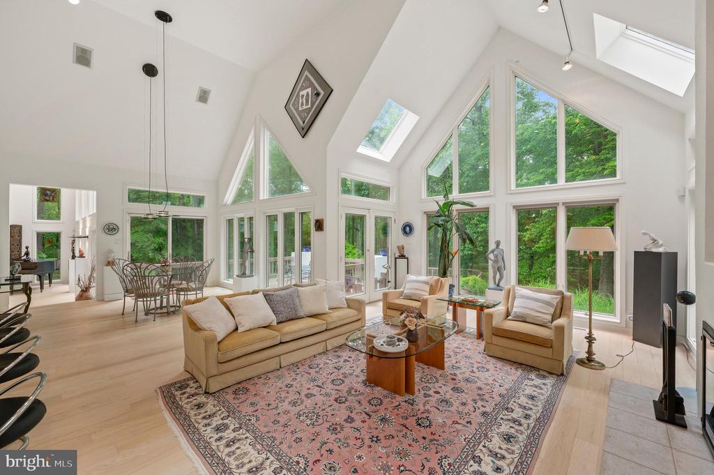 6 HUNT CLUB LANE