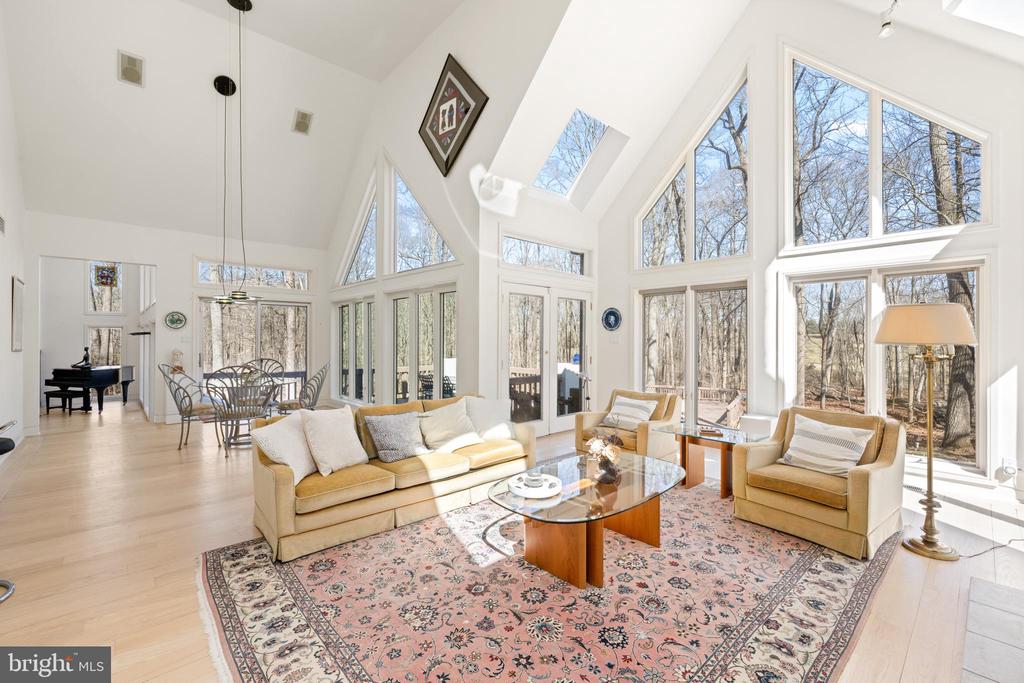 6 HUNT CLUB LANE