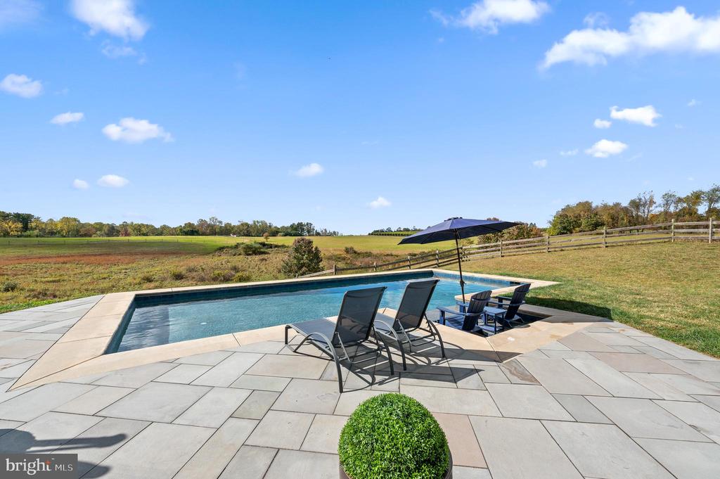 1484 W STRASBURG ROAD